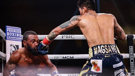 magsayo standing|Mark Magsayo wins WBC featherweight title .